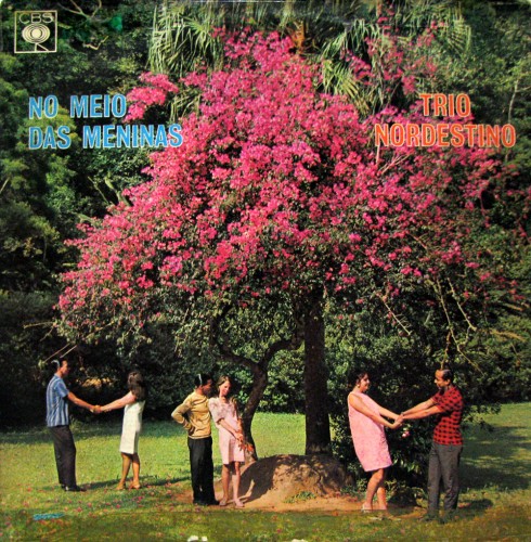 Trio Nordestino – No meio das meninas Trio-nordestino-1970-no-meio-das-meninas-capa-490x500